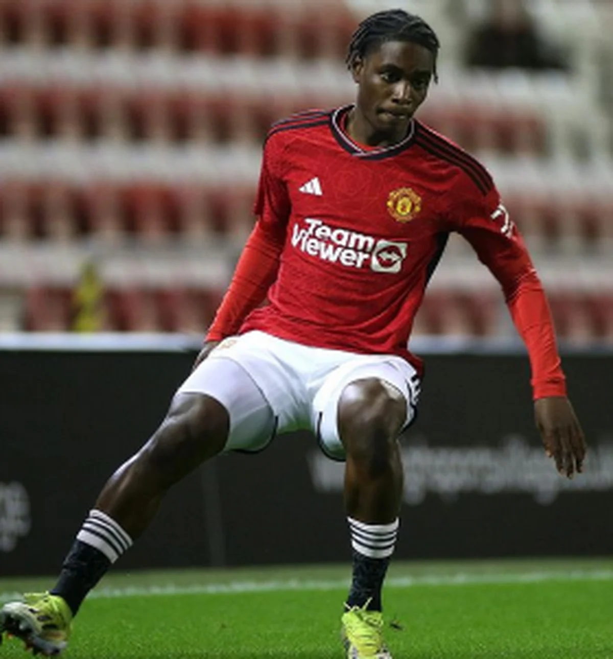 Promising right-back Habeeb Ogunneye misses out on major Manchester United honourÂ 