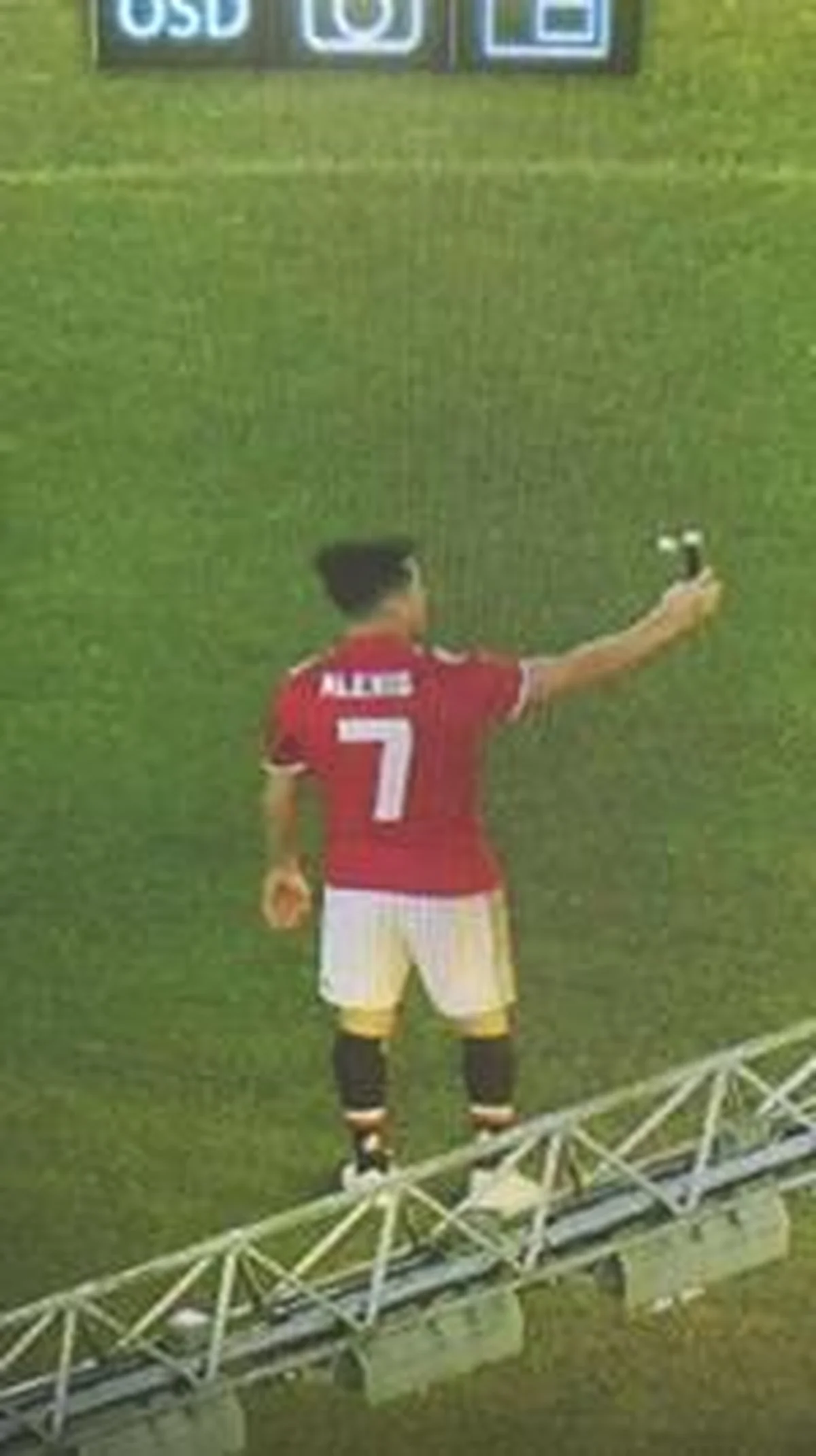 (Photo) Man Utd Complete Signing Of Arsenal Star; Wenger Blasts Winger For Dumping Club