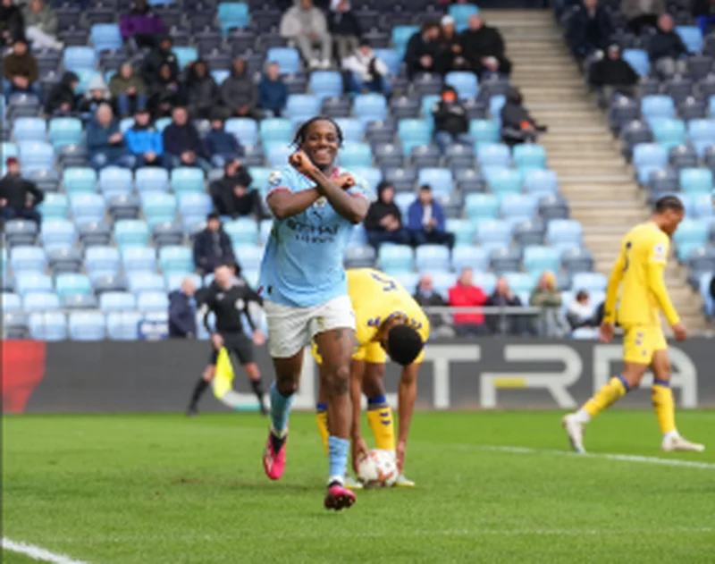 Adedire Mebude : Introducing Man City's Flying Eagles-eligible winger tearing PL2 apart