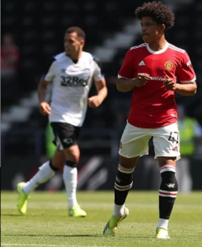 UYL : Manchester United's Shoretire vs Borussia Dortmund's Collins in round of 16