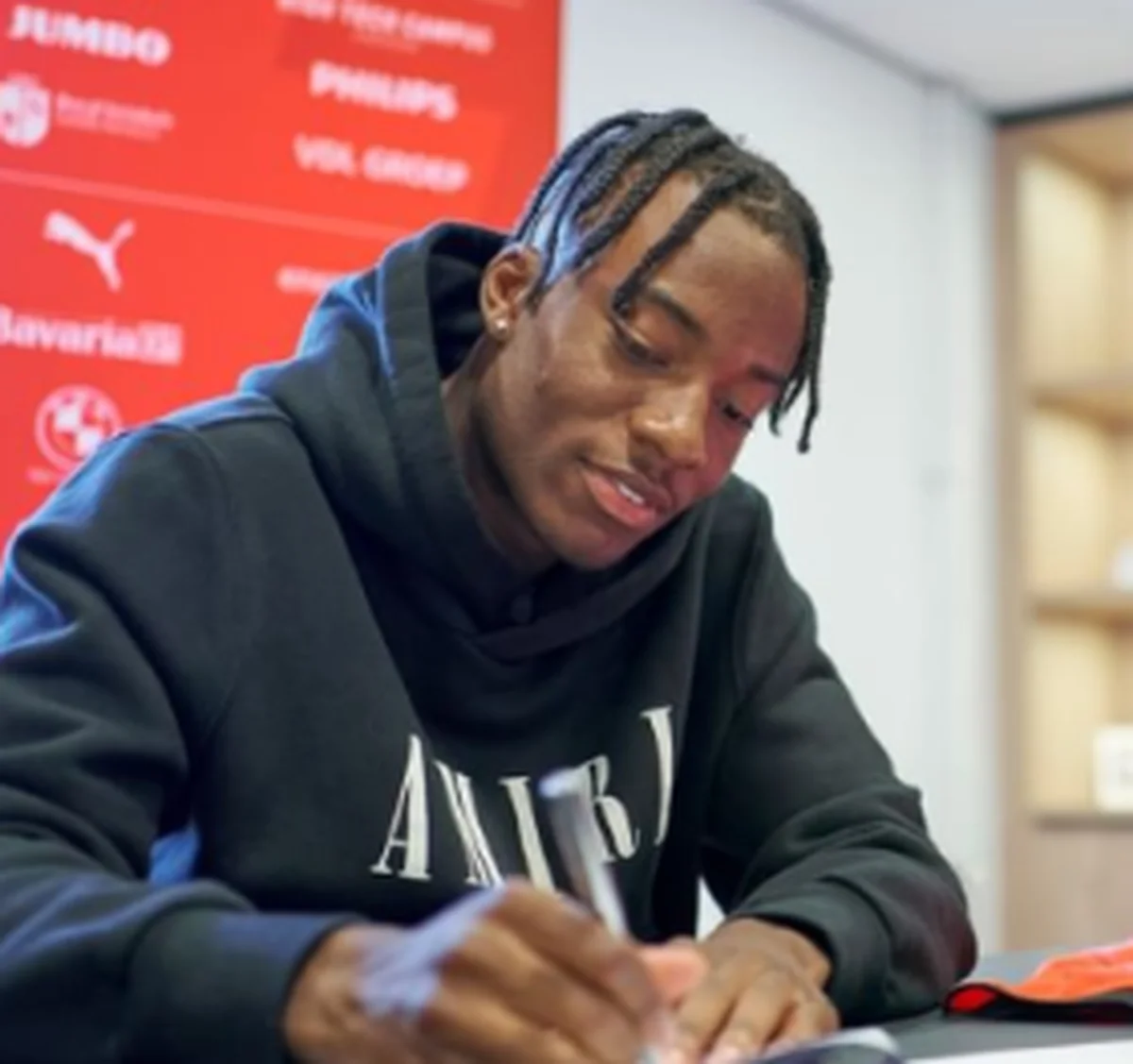 Liverpool, Man Utd, Spurs suffer blow as transfer target Madueke signs new PSV deal 