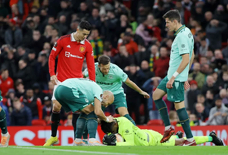 Scott McTominay, David de Gea, Neil Lennon hail magnificent Nigeria GK UzohoÂ Â 