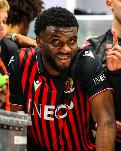 'Very good player' -Â  Ex-Barcelona CB admits it's difficult to defend against Terem MoffiÂ 