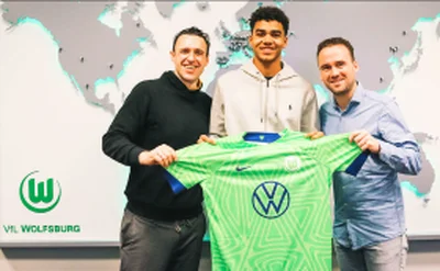 Official : Talented German-Nigerian defender extends Wolfsburg contractÂ 