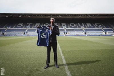 Confirmed: Chelsea-owned Strasbourg sign Super Eagles-eligible strikerÂ 