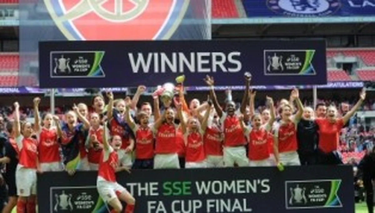  Petr Cech, Jenkinson Congratulate Oshoala, Arsenal Ladies For FA Cup Win