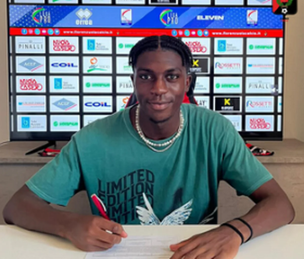Official: AC Milan loan out Flying Eagles-eligible wingerÂ to Serie C's Rossoneri 