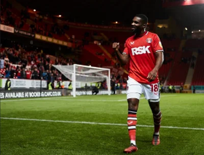 Confirmed team news : Anglo-Nigerian fullback ruled out of Charlton's trip to Man Utd
