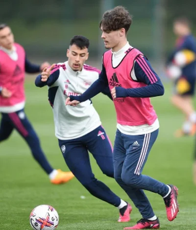 Official : Goal-scoring defender signs new deal at ArsenalÂ 