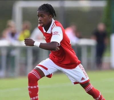 Teenage RB reveals he was offered contracts by Chelsea, Spurs before Arsenal moveÂ 