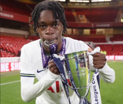 Talented midfielder of Nigerian descent agrees new deal with Tottenham amid Man Utd interestÂ 