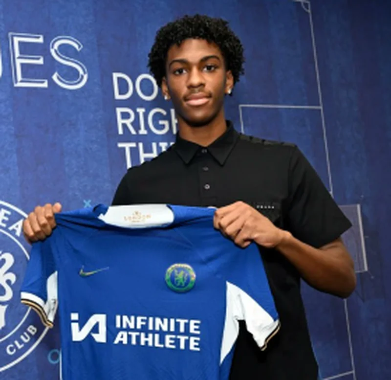 Confirmed: Talented defender capable of playing in multiple positions signs new Chelsea contractÂ 