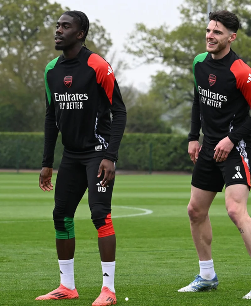 18yo left-back Ogunnaike promoted to Arsenal first team training pre-Fulham