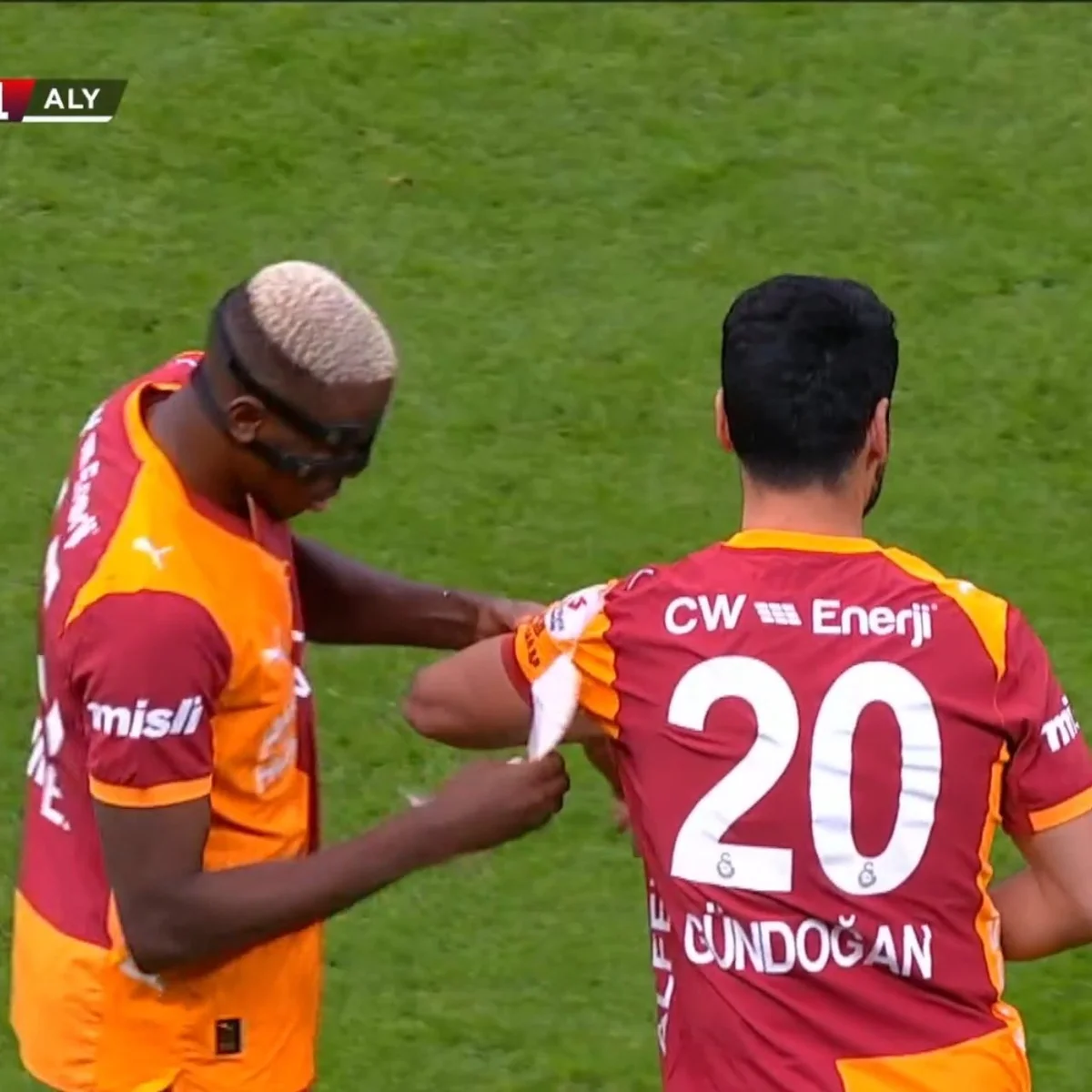 'It felt strange' - Galatasaray striker Osimhen explains why he returned captain's armband to Gundogan