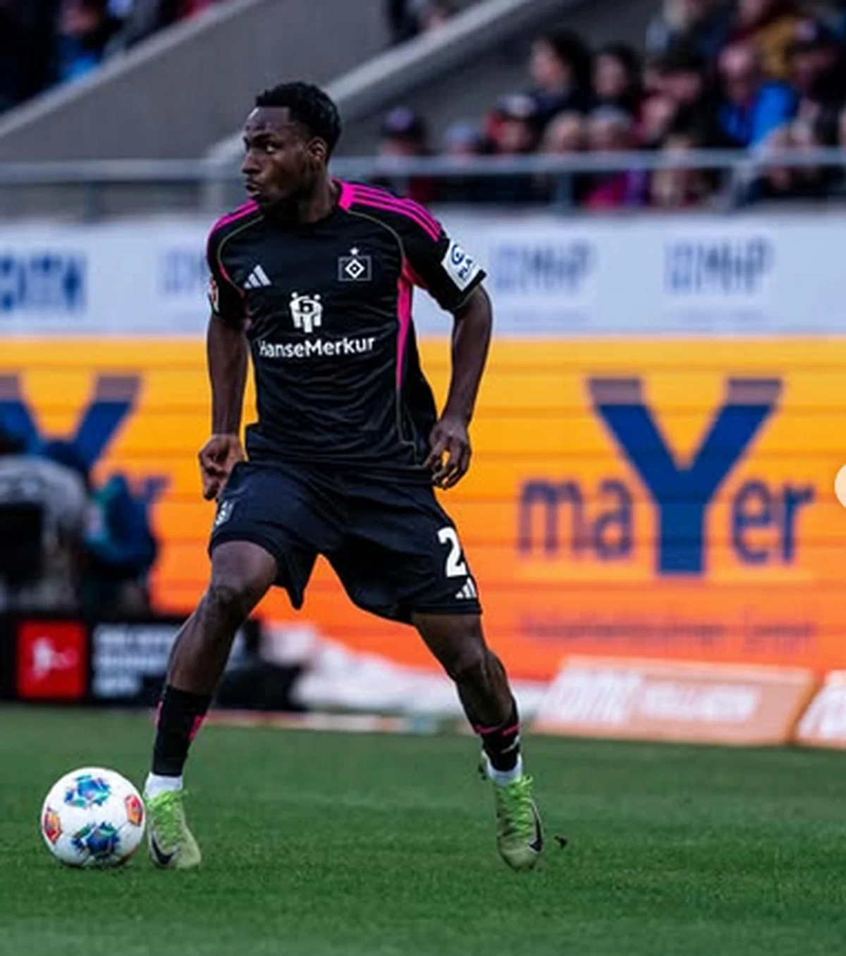 Otele celebrates maiden Super Eagles call-up by scoring his first Bundesliga goal for Hamburg