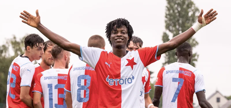 Confirmed: Nigerian midfielder leaves Slavia Prague after three and a half years of service