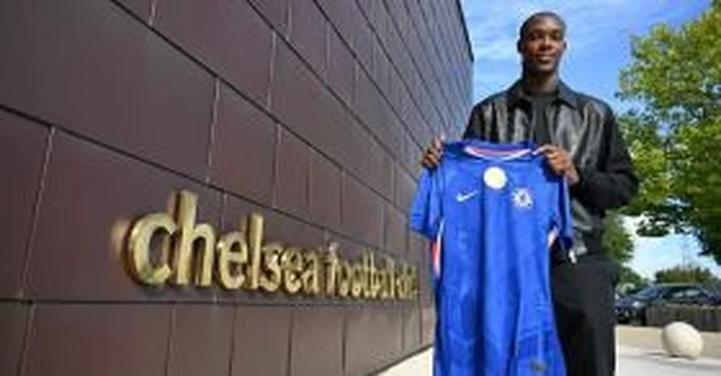 Confirmed: Dutch-born striker approached by Nigeria to join Chelsea on 7-year deal from 2026