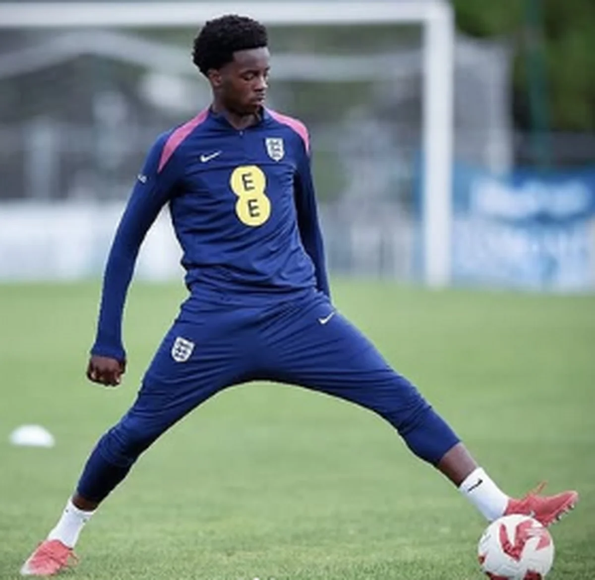 England make early move to keep Everton and Newcastle midfielders away from Super Eagles